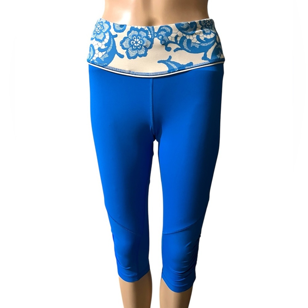 Lululemon Blue Floral Capri Leggings